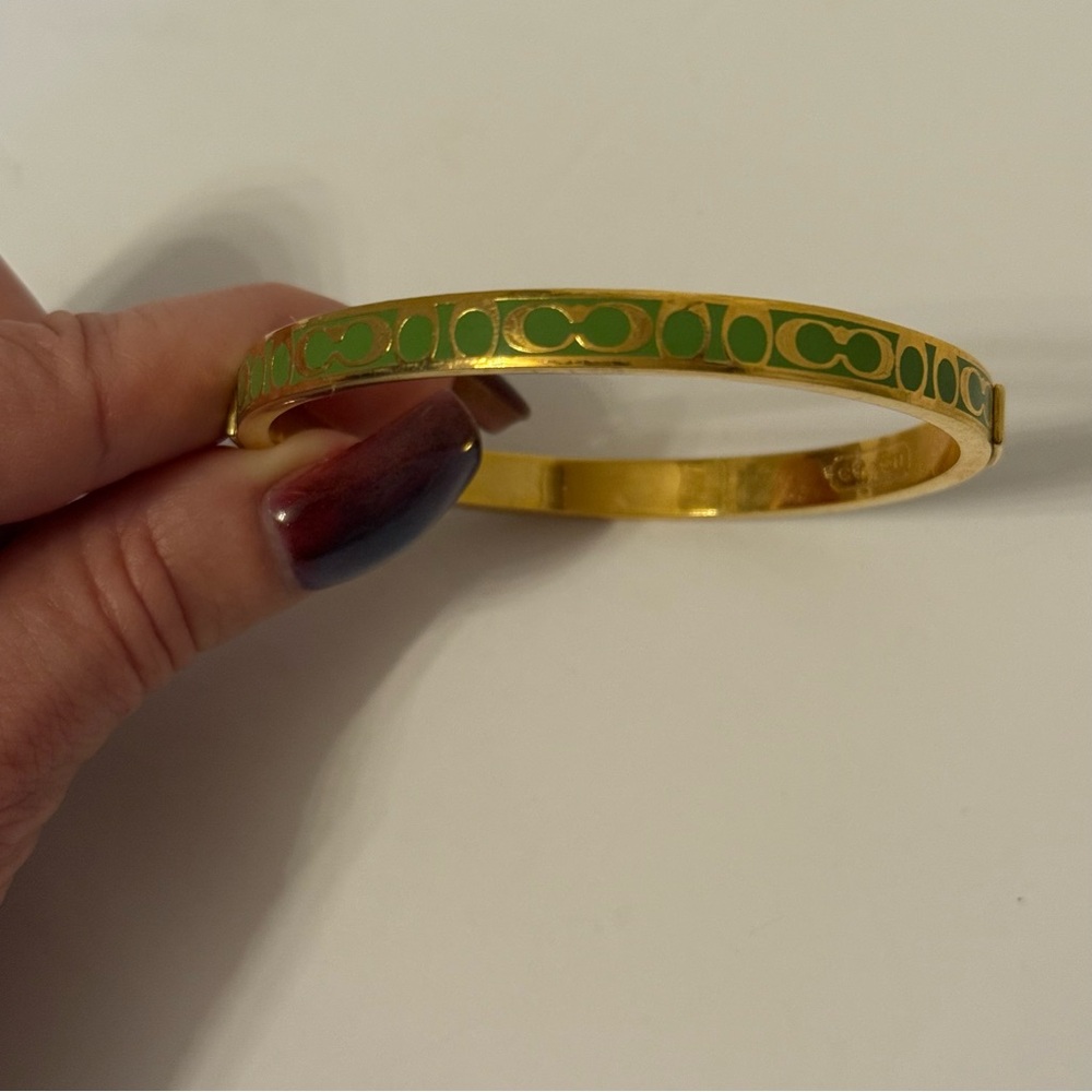 COACH BRACELET BANGLE SKINNY C GREEN ENAMEL GOLD TONE SIGNED ONE SIZE OS